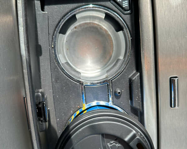 Кадиллак Эскалейд 2013 в Львове на Automoto.ua Черный Кадиллак Эскалейд, объемом двигателя 6.18 л и пробегом 300 тыс. км за 19500 $, фото 28 на Automoto.ua