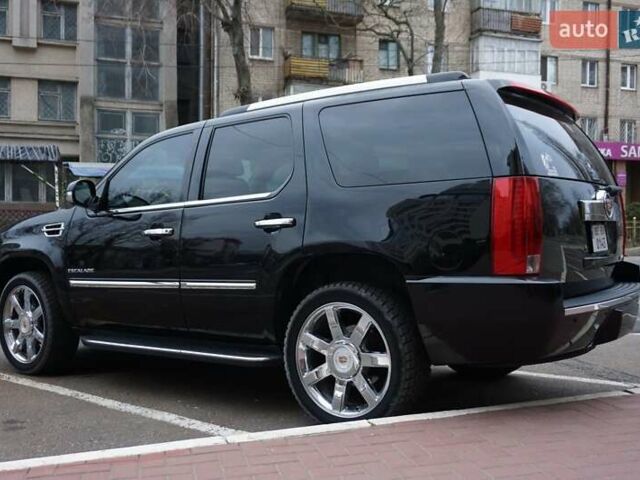 Черный Кадиллак Эскалейд, объемом двигателя 6.16 л и пробегом 221 тыс. км за 25000 $, фото 3 на Automoto.ua