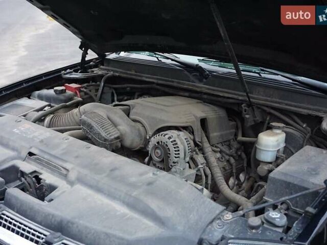 Черный Кадиллак Эскалейд, объемом двигателя 6.16 л и пробегом 221 тыс. км за 25000 $, фото 1 на Automoto.ua