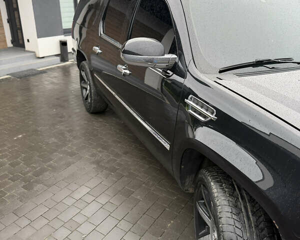 Черный Кадиллак Эскалейд, объемом двигателя 6.18 л и пробегом 231 тыс. км за 29500 $, фото 27 на Automoto.ua