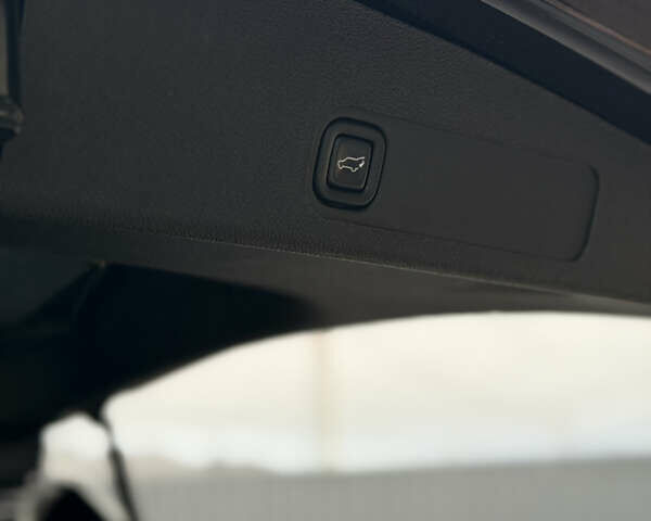 Черный Кадиллак Эскалейд, объемом двигателя 6.18 л и пробегом 231 тыс. км за 29500 $, фото 35 на Automoto.ua