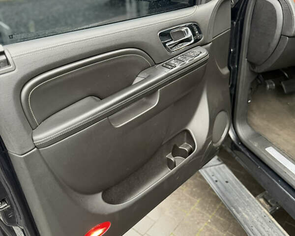 Черный Кадиллак Эскалейд, объемом двигателя 6.18 л и пробегом 231 тыс. км за 29500 $, фото 37 на Automoto.ua