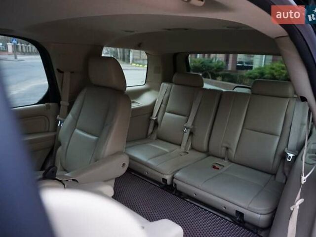 Черный Кадиллак Эскалейд, объемом двигателя 6.16 л и пробегом 221 тыс. км за 25000 $, фото 2 на Automoto.ua