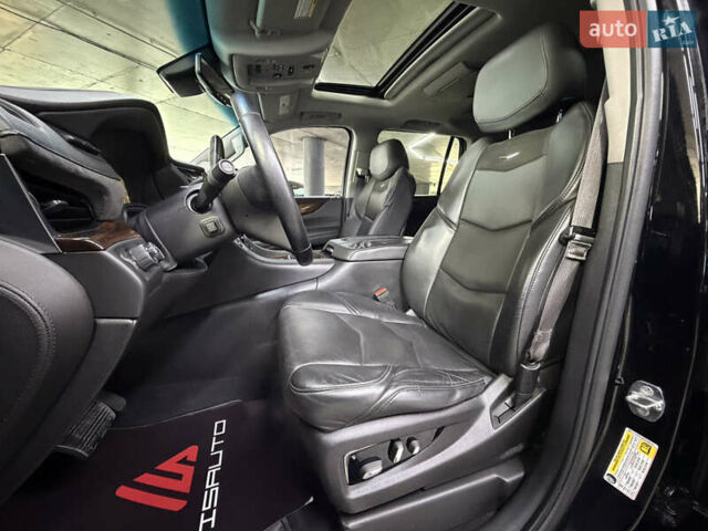 Чорний Каділак Ескалейд, об'ємом двигуна 6.16 л та пробігом 183 тис. км за 33900 $, фото 18 на Automoto.ua