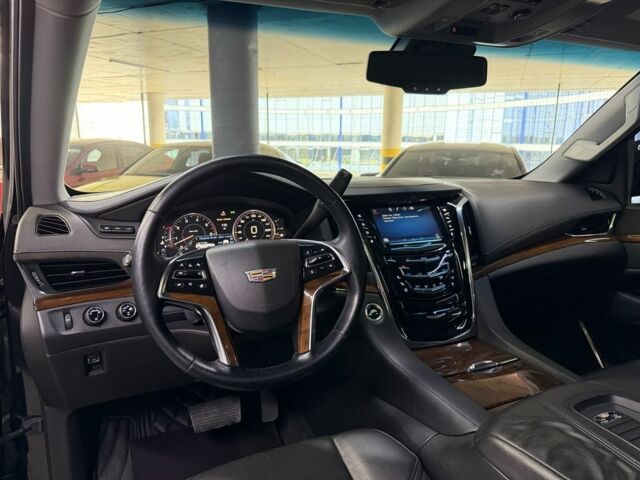 Черный Кадиллак Эскалейд, объемом двигателя 0 л и пробегом 183 тыс. км за 35500 $, фото 19 на Automoto.ua