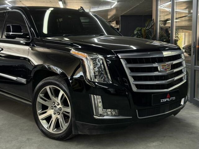 Черный Кадиллак Эскалейд, объемом двигателя 0 л и пробегом 183 тыс. км за 35500 $, фото 3 на Automoto.ua
