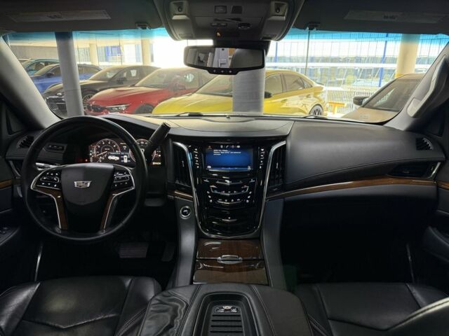 Черный Кадиллак Эскалейд, объемом двигателя 0 л и пробегом 183 тыс. км за 35500 $, фото 20 на Automoto.ua
