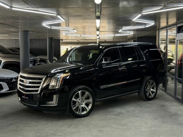 Черный Кадиллак Эскалейд, объемом двигателя 0 л и пробегом 183 тыс. км за 35500 $, фото 4 на Automoto.ua