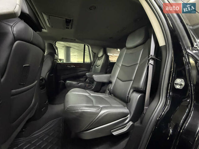 Чорний Каділак Ескалейд, об'ємом двигуна 6.16 л та пробігом 183 тис. км за 33900 $, фото 21 на Automoto.ua