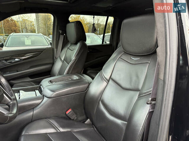 Кадиллак Эскалейд 2015 в Киеве на Automoto.ua Черный Кадиллак Эскалейд, объемом двигателя 6.16 л и пробегом 82 тыс. км за 64999 $, фото 20 на Automoto.ua