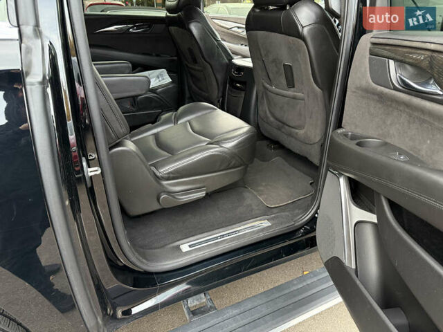 Кадиллак Эскалейд 2015 в Киеве на Automoto.ua Черный Кадиллак Эскалейд, объемом двигателя 6.16 л и пробегом 82 тыс. км за 64999 $, фото 26 на Automoto.ua