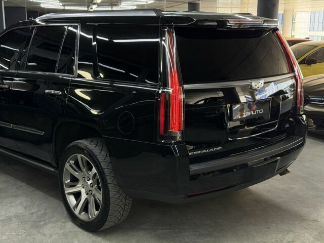 Черный Кадиллак Эскалейд, объемом двигателя 0 л и пробегом 183 тыс. км за 35500 $, фото 13 на Automoto.ua