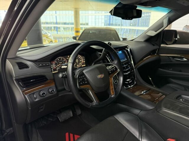 Черный Кадиллак Эскалейд, объемом двигателя 0 л и пробегом 183 тыс. км за 35500 $, фото 18 на Automoto.ua