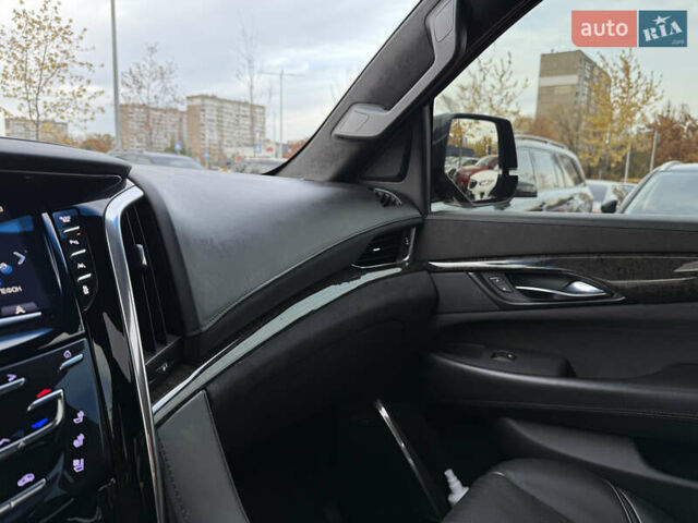 Кадиллак Эскалейд 2015 в Киеве на Automoto.ua Черный Кадиллак Эскалейд, объемом двигателя 6.16 л и пробегом 82 тыс. км за 64999 $, фото 37 на Automoto.ua