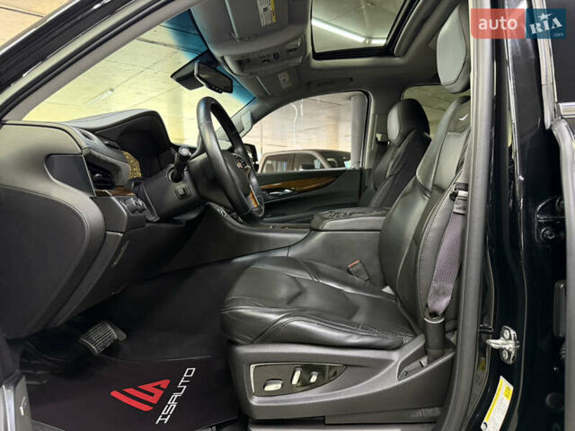 Чорний Каділак Ескалейд, об'ємом двигуна 6.16 л та пробігом 183 тис. км за 33900 $, фото 20 на Automoto.ua