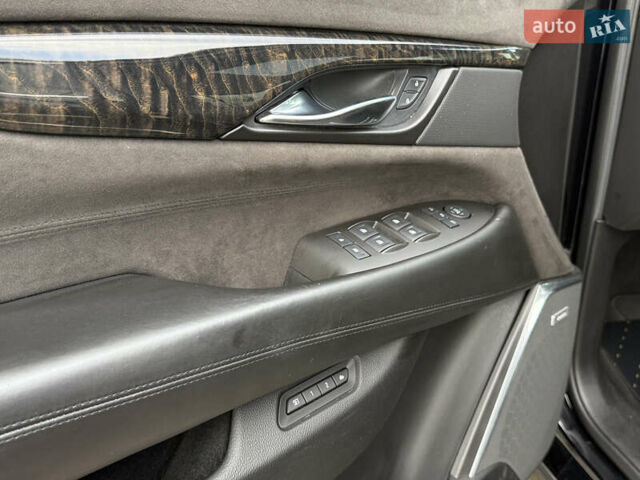 Кадиллак Эскалейд 2015 в Киеве на Automoto.ua Черный Кадиллак Эскалейд, объемом двигателя 6.16 л и пробегом 82 тыс. км за 64999 $, фото 13 на Automoto.ua