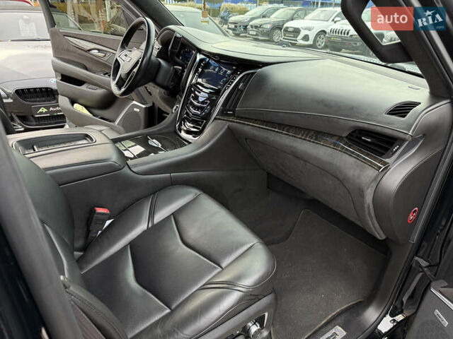 Кадиллак Эскалейд 2015 в Киеве на Automoto.ua Черный Кадиллак Эскалейд, объемом двигателя 6.16 л и пробегом 82 тыс. км за 64999 $, фото 28 на Automoto.ua