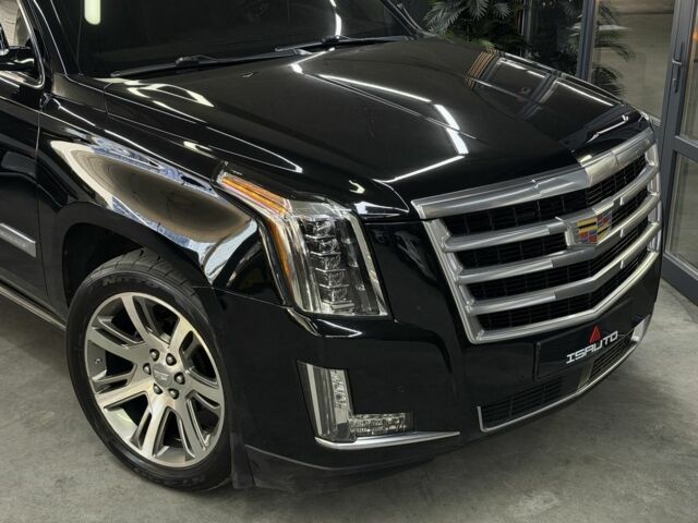 Черный Кадиллак Эскалейд, объемом двигателя 0 л и пробегом 183 тыс. км за 35500 $, фото 1 на Automoto.ua