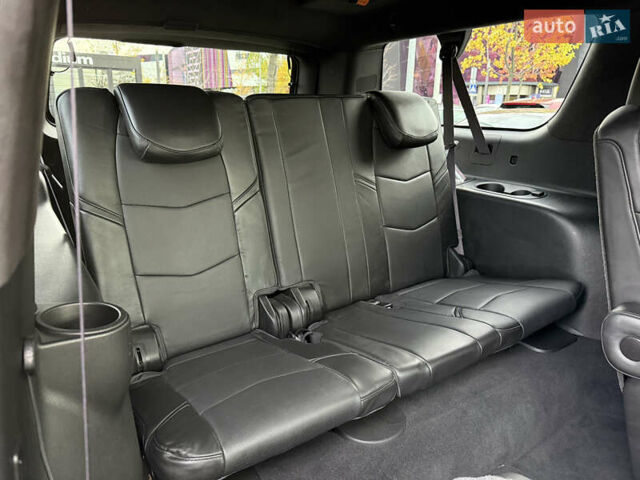 Кадиллак Эскалейд 2015 в Киеве на Automoto.ua Черный Кадиллак Эскалейд, объемом двигателя 6.16 л и пробегом 82 тыс. км за 64999 $, фото 27 на Automoto.ua