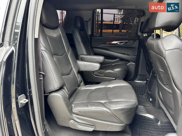 Черный Кадиллак Эскалейд, объемом двигателя 6.2 л и пробегом 270 тыс. км за 42750 $, фото 24 на Automoto.ua