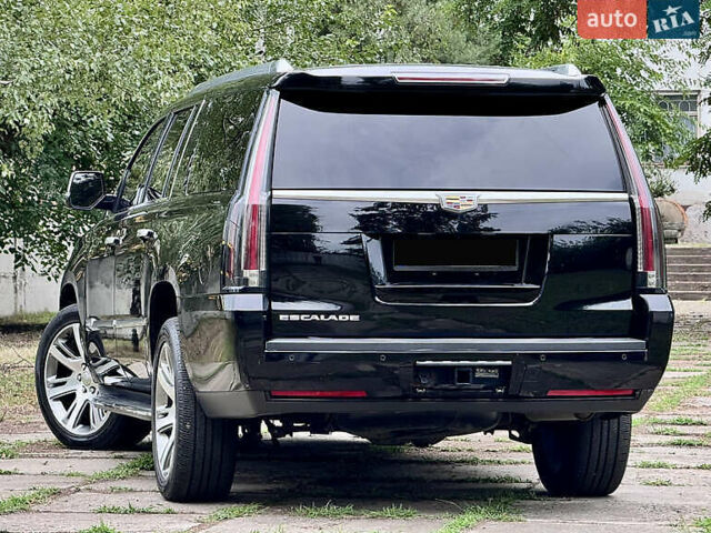 Черный Кадиллак Эскалейд, объемом двигателя 6.2 л и пробегом 270 тыс. км за 42750 $, фото 8 на Automoto.ua