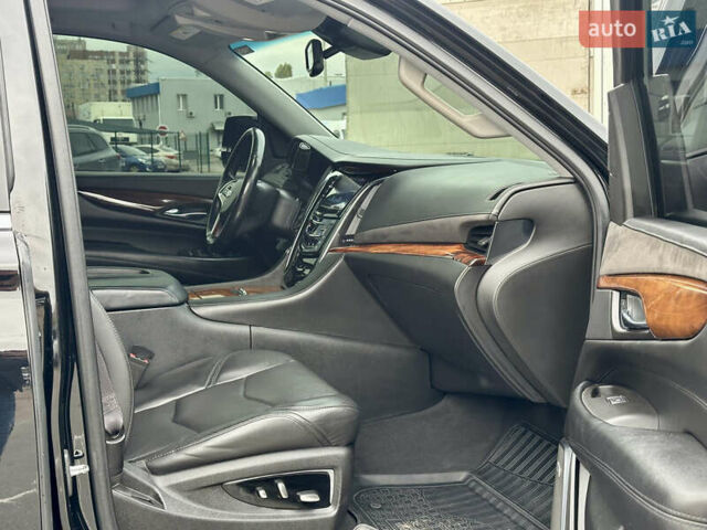 Кадиллак Эскалейд 2016 в Киеве на Automoto.ua Черный Кадиллак Эскалейд, объемом двигателя 6.16 л и пробегом 270 тыс. км за 42100 $, фото 25 на Automoto.ua