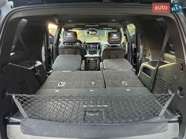 Черный Кадиллак Эскалейд, объемом двигателя 6.2 л и пробегом 98 тыс. км за 40000 $, фото 46 на Automoto.ua