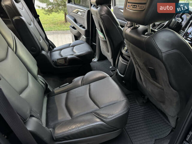 Черный Кадиллак Эскалейд, объемом двигателя 6.2 л и пробегом 98 тыс. км за 40000 $, фото 38 на Automoto.ua
