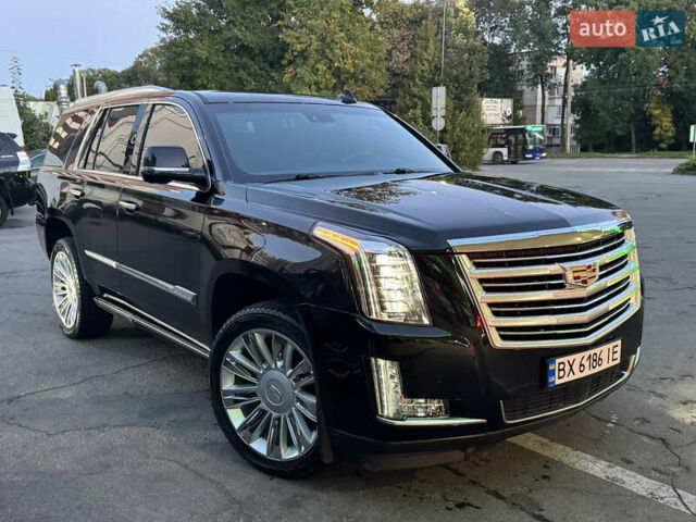 Черный Кадиллак Эскалейд, объемом двигателя 6.2 л и пробегом 98 тыс. км за 40000 $, фото 2 на Automoto.ua
