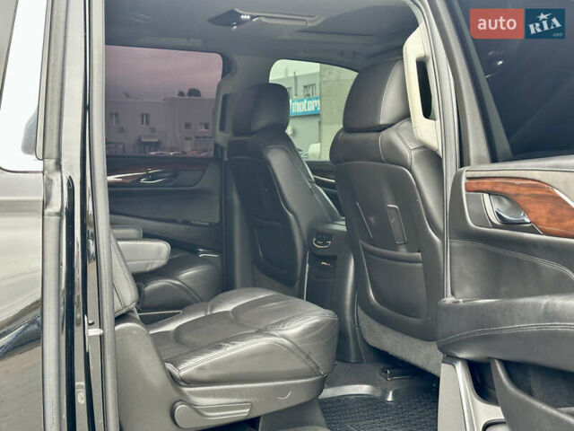 Кадиллак Эскалейд 2016 в Киеве на Automoto.ua Черный Кадиллак Эскалейд, объемом двигателя 6.16 л и пробегом 270 тыс. км за 42100 $, фото 24 на Automoto.ua