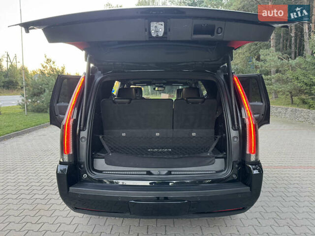 Чорний Каділак Ескалейд, об'ємом двигуна 6.2 л та пробігом 105 тис. км за 40000 $, фото 23 на Automoto.ua