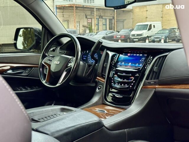 Кадиллак Эскалейд 2016 в Киеве на Automoto.ua Черный Кадиллак Эскалейд, объемом двигателя 0 л и пробегом 270 тыс. км за 42100 $, фото 16 на Automoto.ua