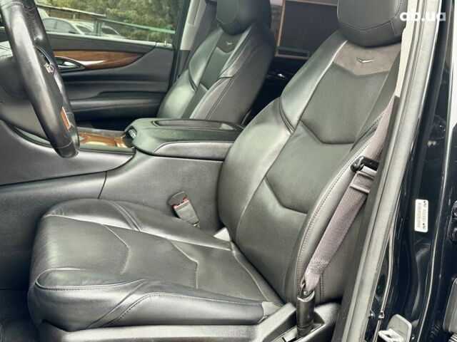 Кадиллак Эскалейд 2016 в Киеве на Automoto.ua Черный Кадиллак Эскалейд, объемом двигателя 0 л и пробегом 270 тыс. км за 42100 $, фото 10 на Automoto.ua