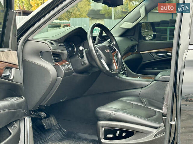 Кадиллак Эскалейд 2016 в Киеве на Automoto.ua Черный Кадиллак Эскалейд, объемом двигателя 6.16 л и пробегом 270 тыс. км за 42100 $, фото 9 на Automoto.ua