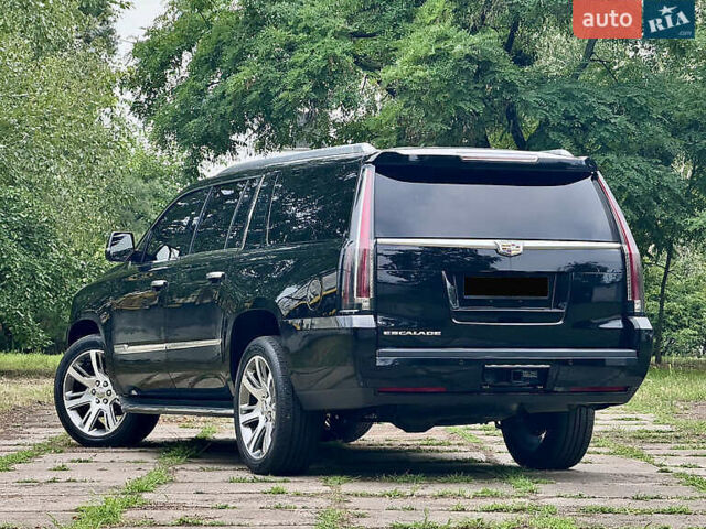 Черный Кадиллак Эскалейд, объемом двигателя 6.2 л и пробегом 270 тыс. км за 42750 $, фото 10 на Automoto.ua