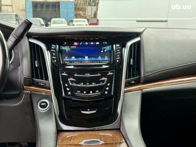 Кадиллак Эскалейд 2016 в Киеве на Automoto.ua Черный Кадиллак Эскалейд, объемом двигателя 0 л и пробегом 270 тыс. км за 42100 $, фото 15 на Automoto.ua