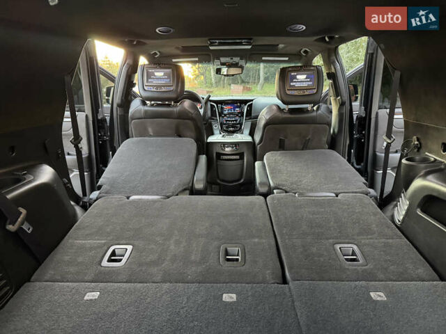 Чорний Каділак Ескалейд, об'ємом двигуна 6.2 л та пробігом 105 тис. км за 40000 $, фото 13 на Automoto.ua