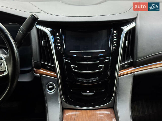 Черный Кадиллак Эскалейд, объемом двигателя 6.2 л и пробегом 270 тыс. км за 42750 $, фото 18 на Automoto.ua