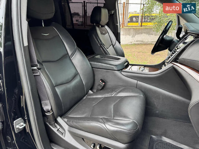 Черный Кадиллак Эскалейд, объемом двигателя 6.2 л и пробегом 270 тыс. км за 42750 $, фото 20 на Automoto.ua