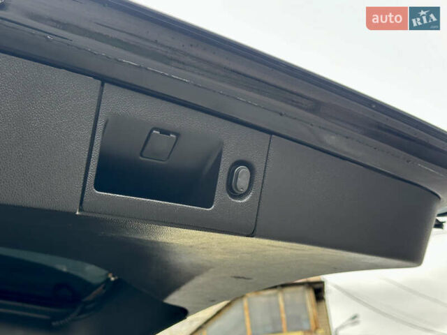 Кадиллак Эскалейд 2016 в Киеве на Automoto.ua Черный Кадиллак Эскалейд, объемом двигателя 6.16 л и пробегом 270 тыс. км за 42100 $, фото 23 на Automoto.ua