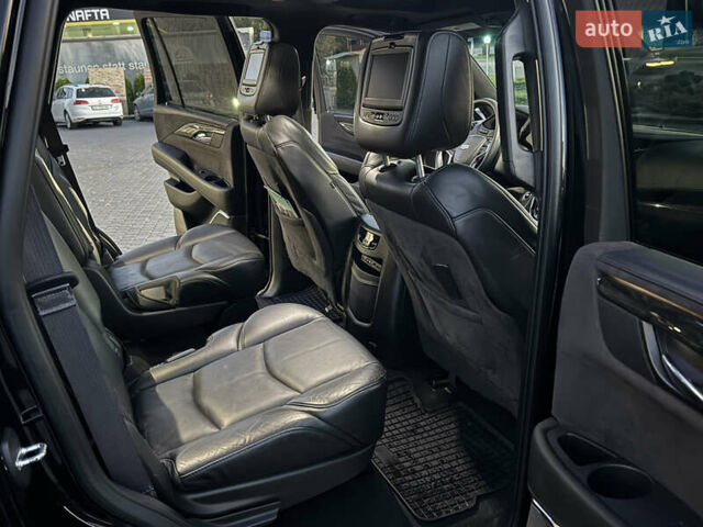 Чорний Каділак Ескалейд, об'ємом двигуна 6.2 л та пробігом 105 тис. км за 40000 $, фото 45 на Automoto.ua