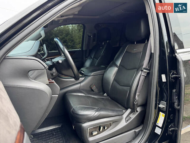 Черный Кадиллак Эскалейд, объемом двигателя 6.2 л и пробегом 270 тыс. км за 42750 $, фото 28 на Automoto.ua