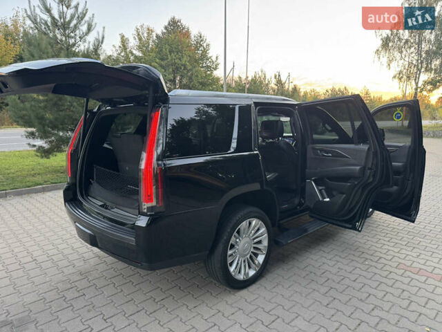 Черный Кадиллак Эскалейд, объемом двигателя 6.2 л и пробегом 98 тыс. км за 40000 $, фото 51 на Automoto.ua
