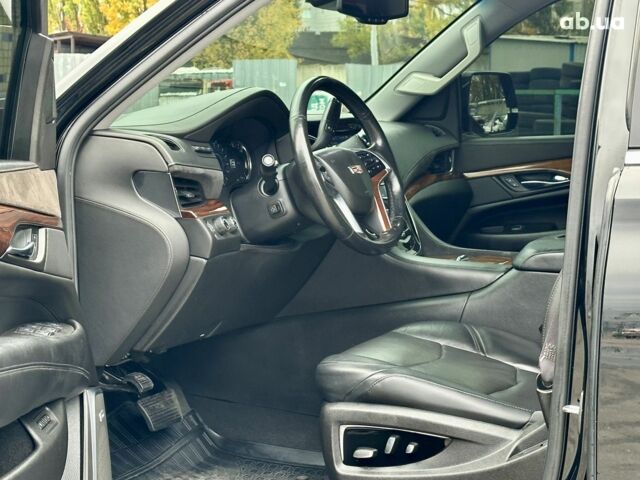 Кадиллак Эскалейд 2016 в Киеве на Automoto.ua Черный Кадиллак Эскалейд, объемом двигателя 0 л и пробегом 270 тыс. км за 42100 $, фото 9 на Automoto.ua