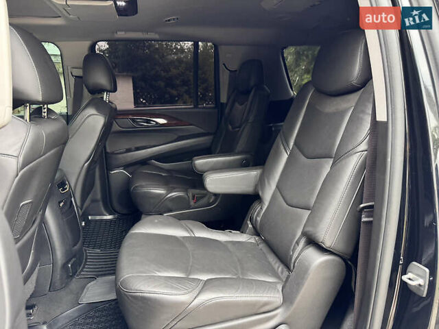 Черный Кадиллак Эскалейд, объемом двигателя 6.2 л и пробегом 270 тыс. км за 42750 $, фото 25 на Automoto.ua