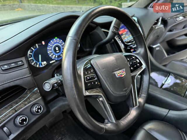 Черный Кадиллак Эскалейд, объемом двигателя 6.2 л и пробегом 98 тыс. км за 40000 $, фото 39 на Automoto.ua