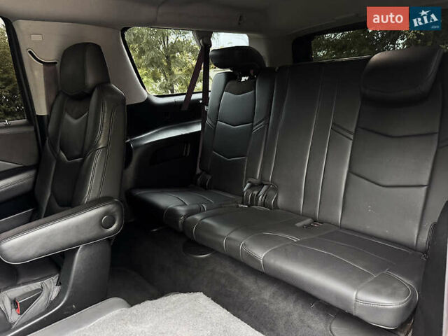 Черный Кадиллак Эскалейд, объемом двигателя 6.2 л и пробегом 270 тыс. км за 42750 $, фото 26 на Automoto.ua