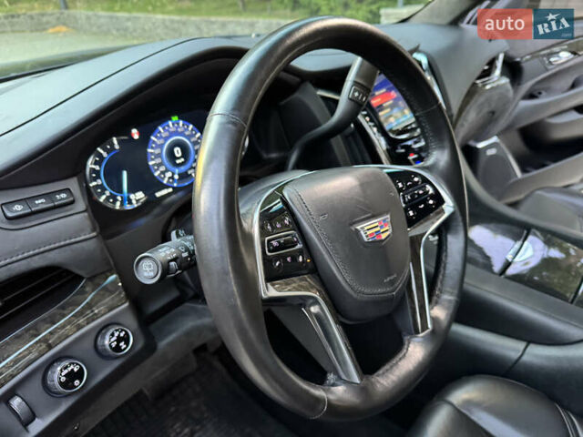 Чорний Каділак Ескалейд, об'ємом двигуна 6.2 л та пробігом 105 тис. км за 40000 $, фото 6 на Automoto.ua