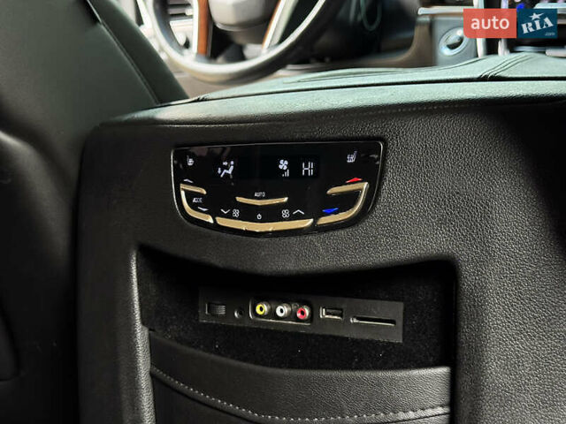 Черный Кадиллак Эскалейд, объемом двигателя 6.2 л и пробегом 270 тыс. км за 42750 $, фото 23 на Automoto.ua