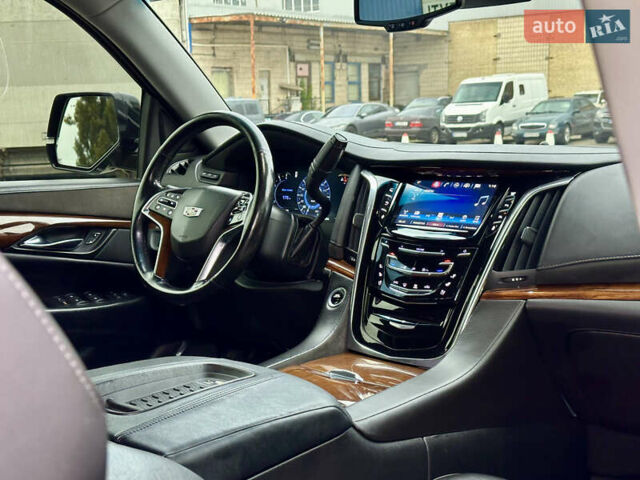 Кадиллак Эскалейд 2016 в Киеве на Automoto.ua Черный Кадиллак Эскалейд, объемом двигателя 6.16 л и пробегом 270 тыс. км за 42100 $, фото 17 на Automoto.ua